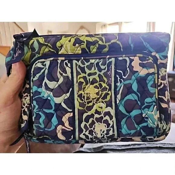 Vera Bradley Handbags - Vera Bradley Quilted Floral Paisley Little Small Bag Purse Colorful Very Nice